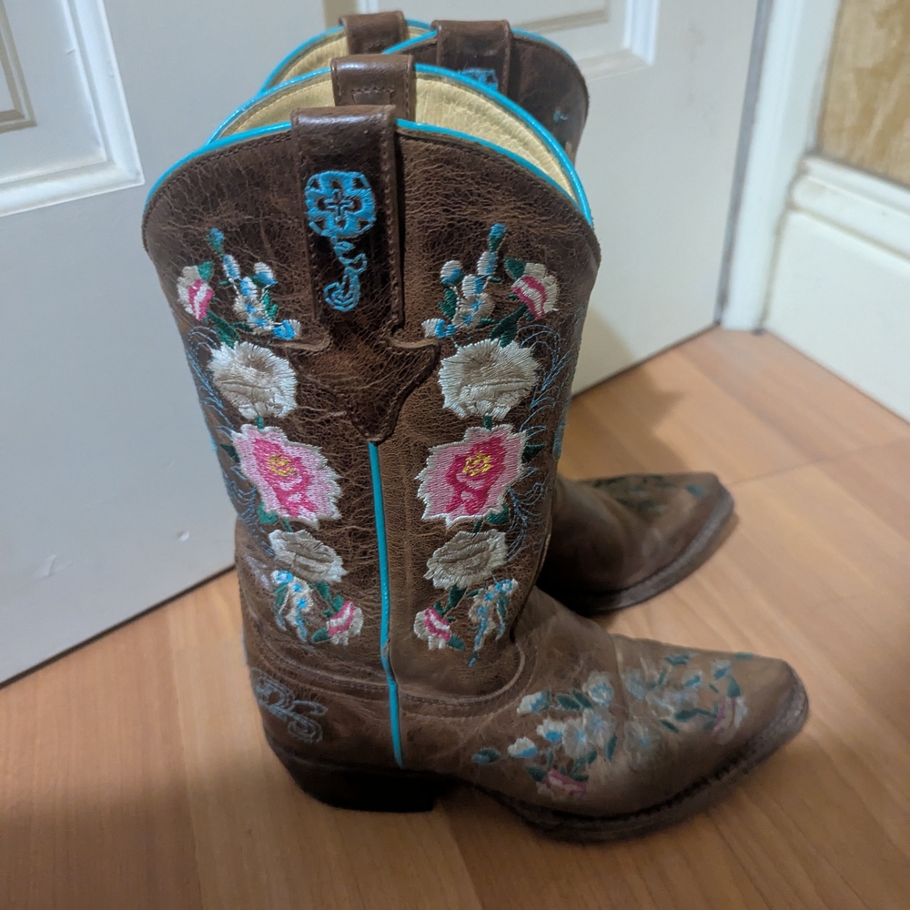 Brown Embroidered Cowboy Boots